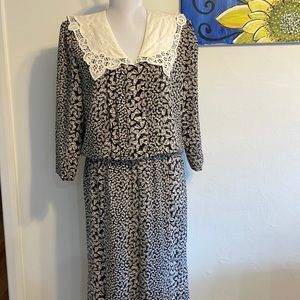 Liz Roberts-butterfly print dress-pretty lace collar perfect condition-vintage